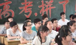 高考考生免费吃瓜,高考学子免费畅享夏日清凉瓜果盛宴