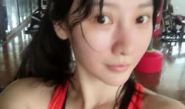 吃网红大瓜大汗淋漓